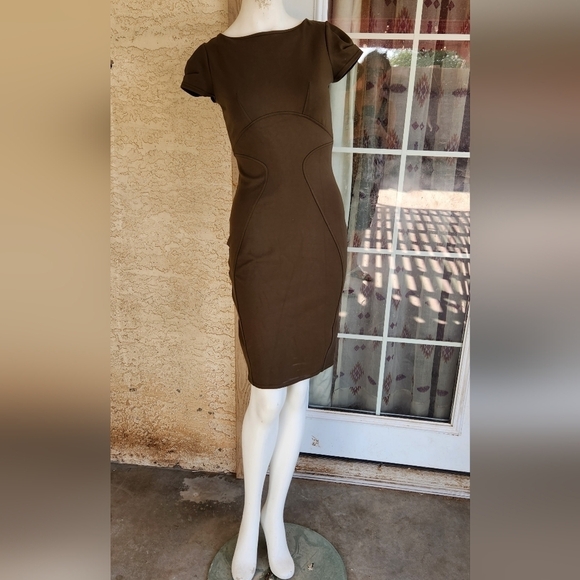 This pencil body shape brown-coloured bodycon is made from ever-so-flattering - Picture 8 of 9
